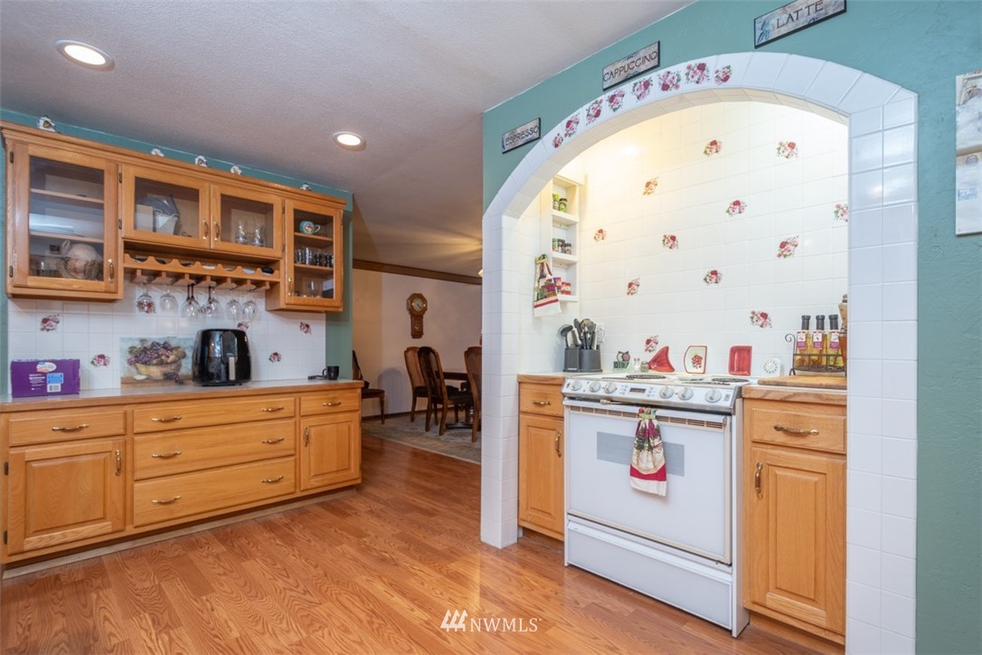 209 Vista Road Chehalis, WA 98532 - Photo 6 of 22 a kitchen with stainless steel appliances granite countertop a stove and a sink