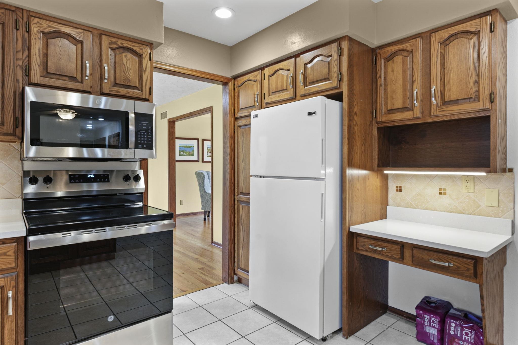 607 Greenway Road Monona, WI 53716 - Photo 12 of 37