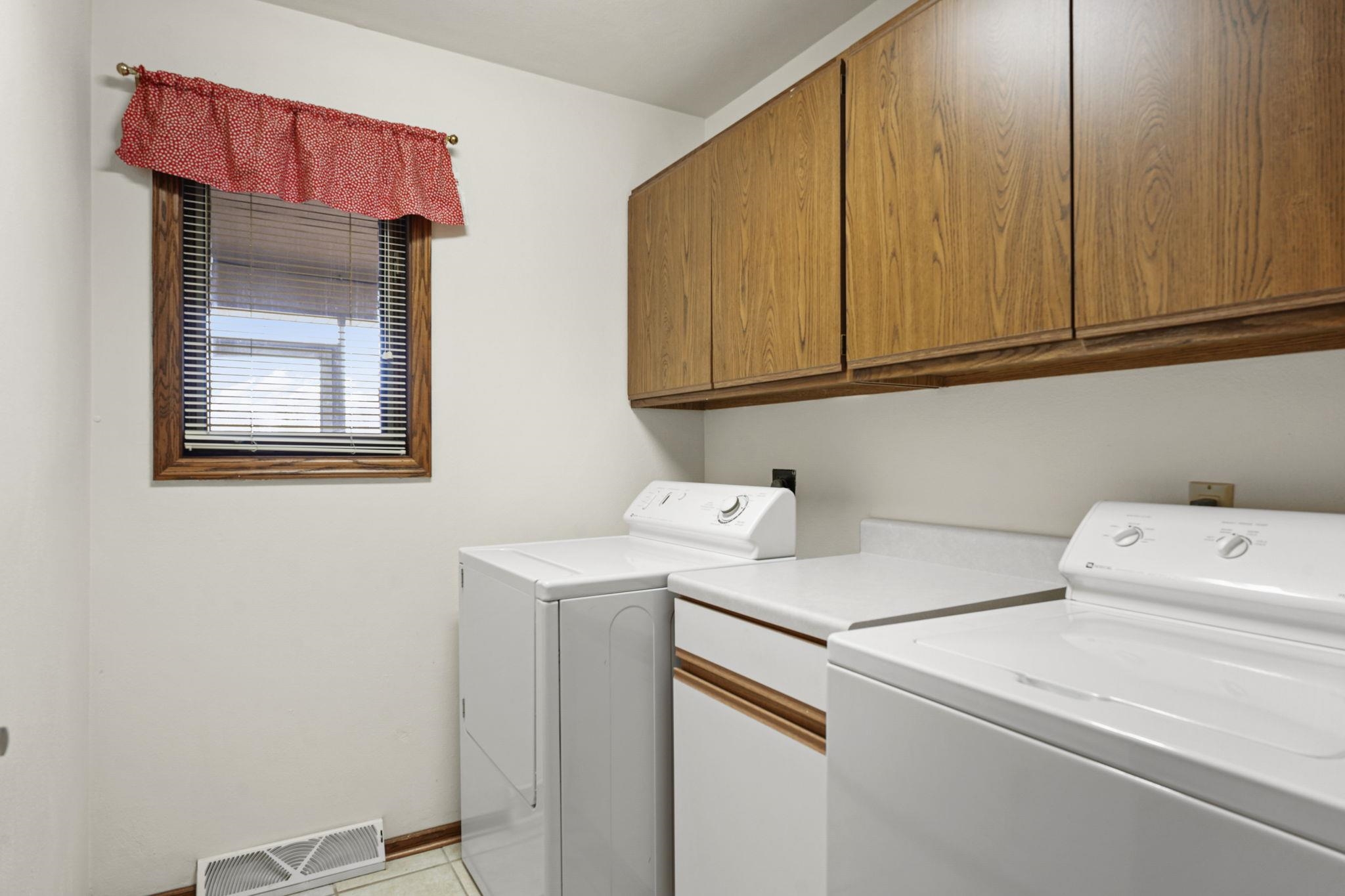 607 Greenway Road Monona, WI 53716 - Photo 15 of 37