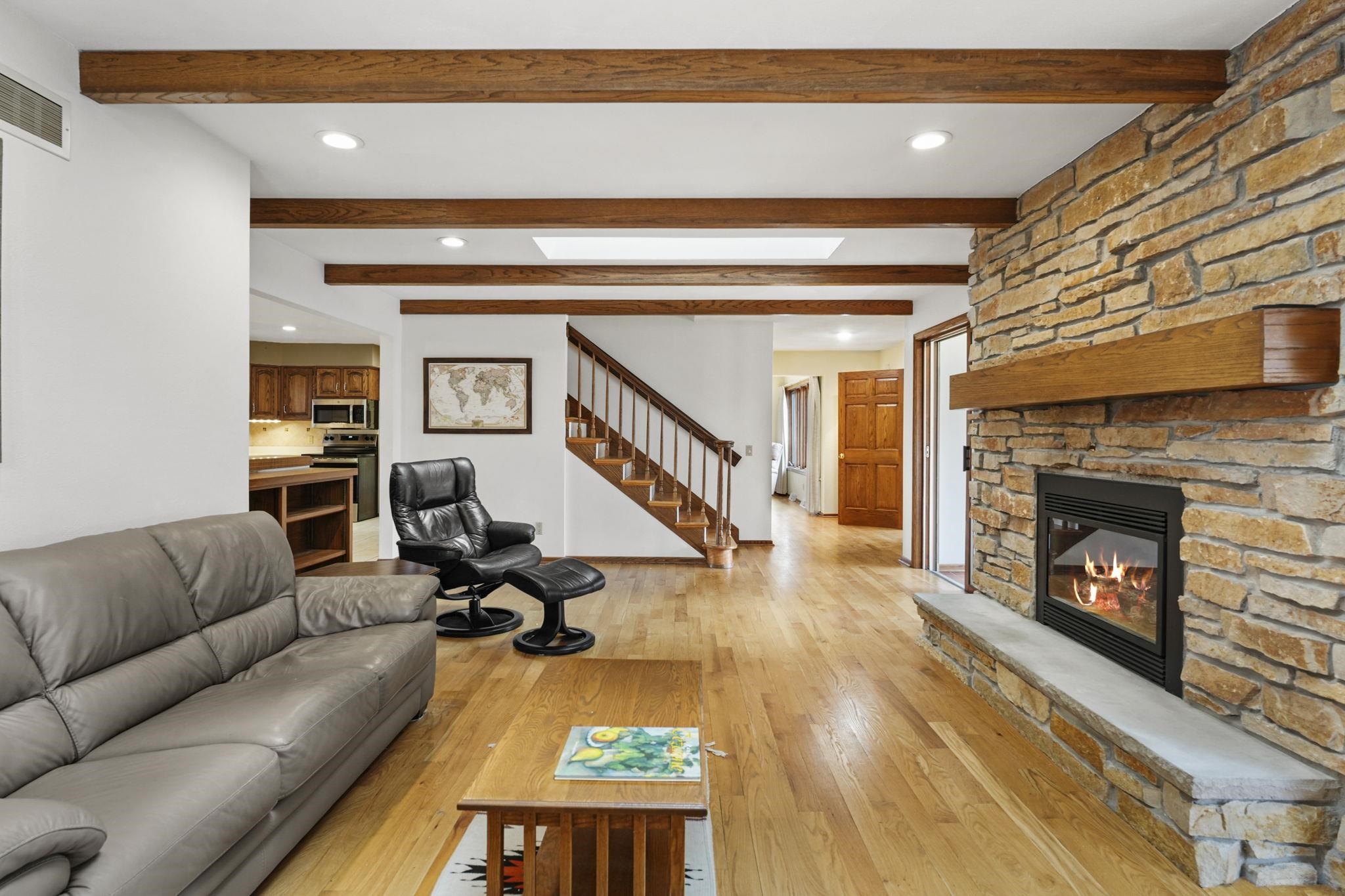 607 Greenway Road Monona, WI 53716 - Photo 6 of 37