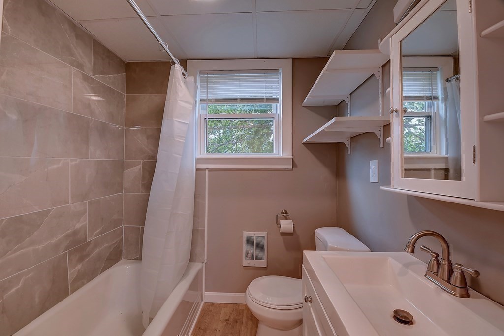 33 Crystal Street Southbridge, MA 01550 - Photo 14 of 41