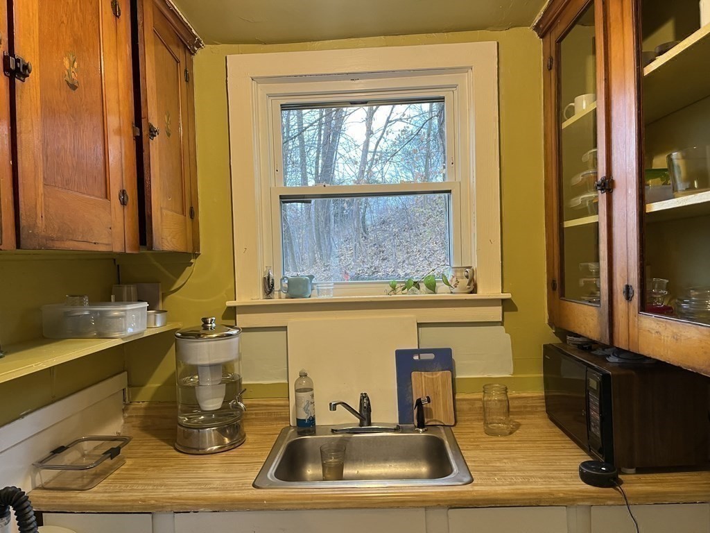 33 Crystal Street Southbridge, MA 01550 - Photo 9 of 41