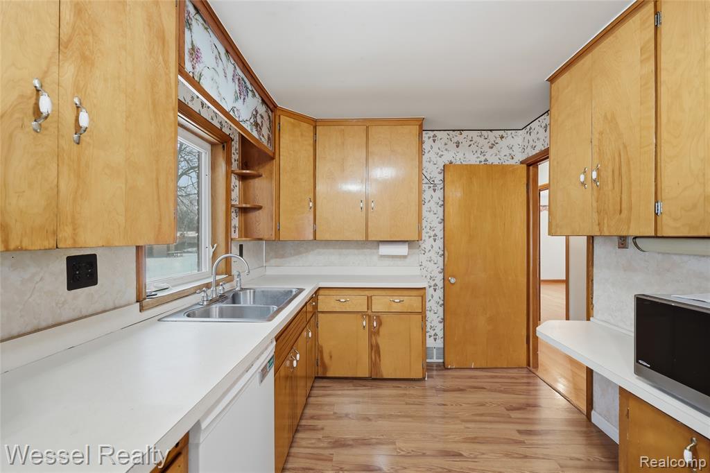 28771 Bunert Road Warren, MI 48088 - Photo 12 of 43