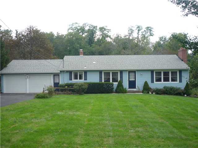 Exterior Front Newer roof, vinyl siding, windows,