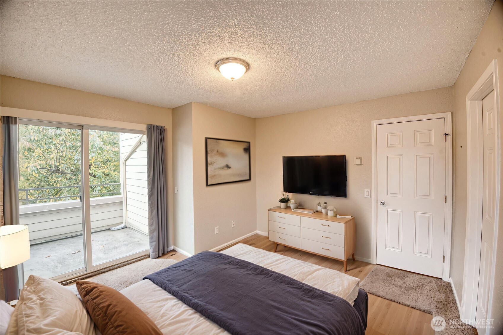 3233 Northeast 12th Street, Unit 301 Renton, WA 98056 - Photo 8 of 19 Gallery Image 8