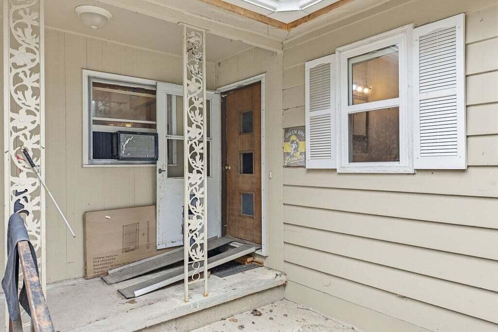 325 Summer Street Delavan, WI 53115 - Photo 6 of 42 Front door
