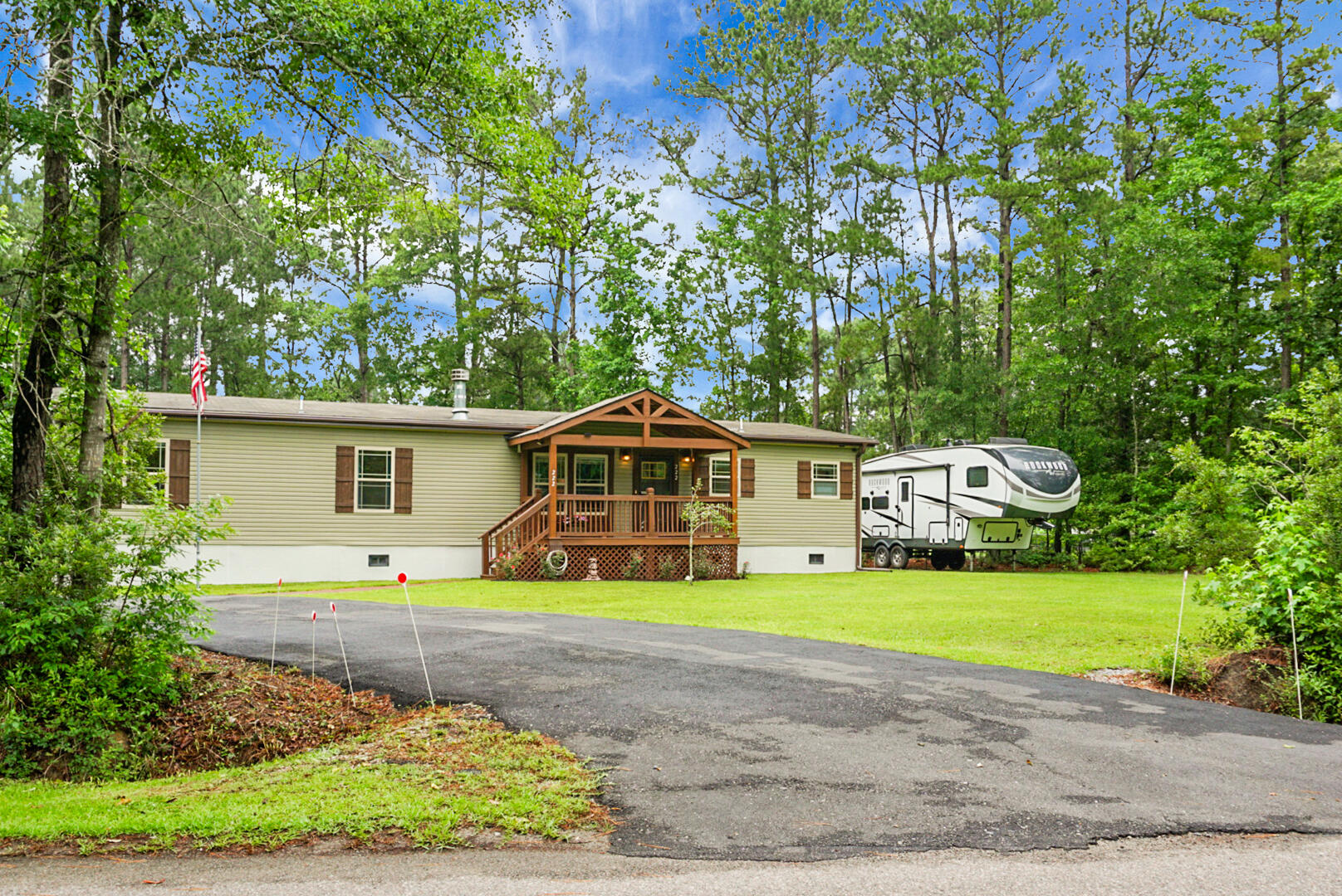 222 Sinclair Road Summerville, SC 29483 - Photo 3 of 24 DSC09039