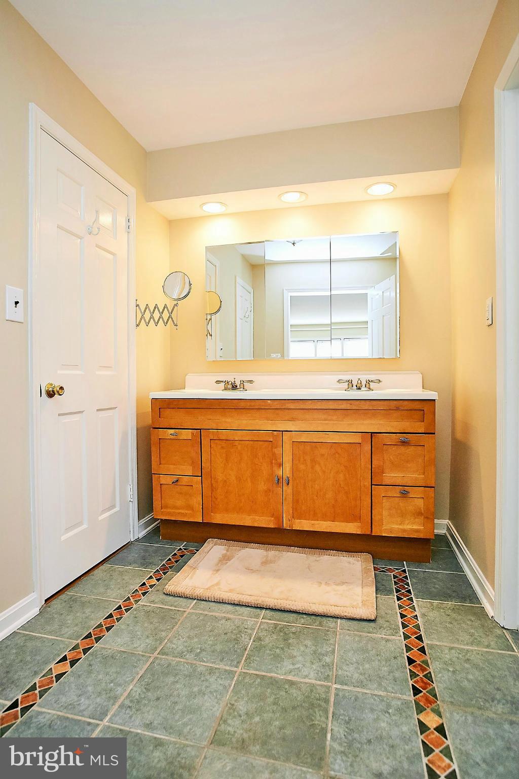 1201 Swinks Mill Road McLean, VA 22102 - Photo 13 of 29 Bath (Master)
