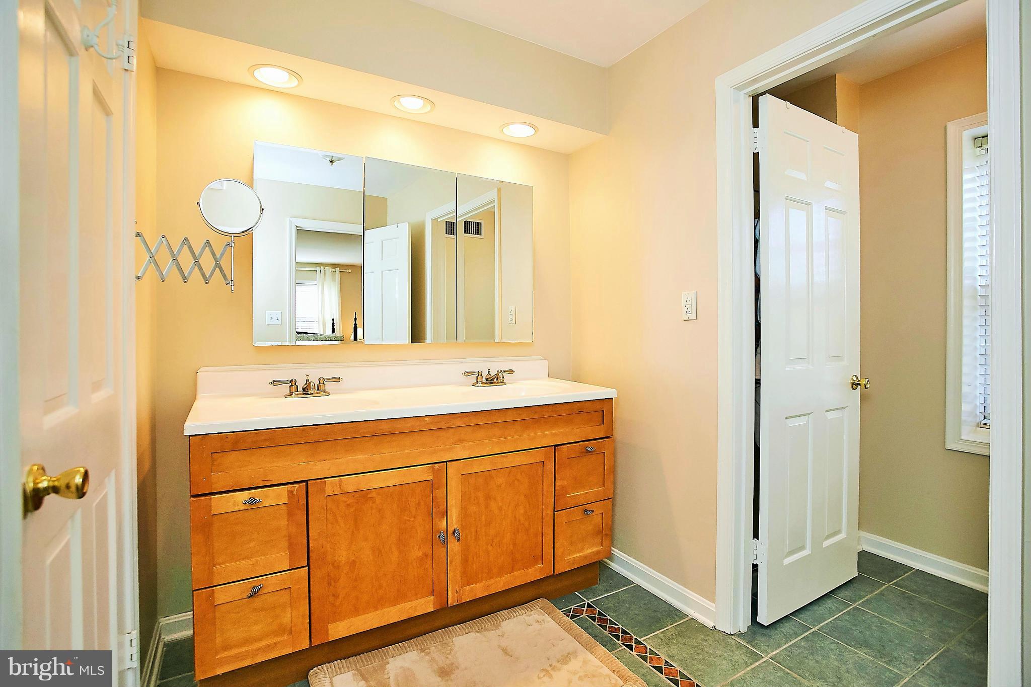 1201 Swinks Mill Road McLean, VA 22102 - Photo 14 of 29 Bath (Master)
