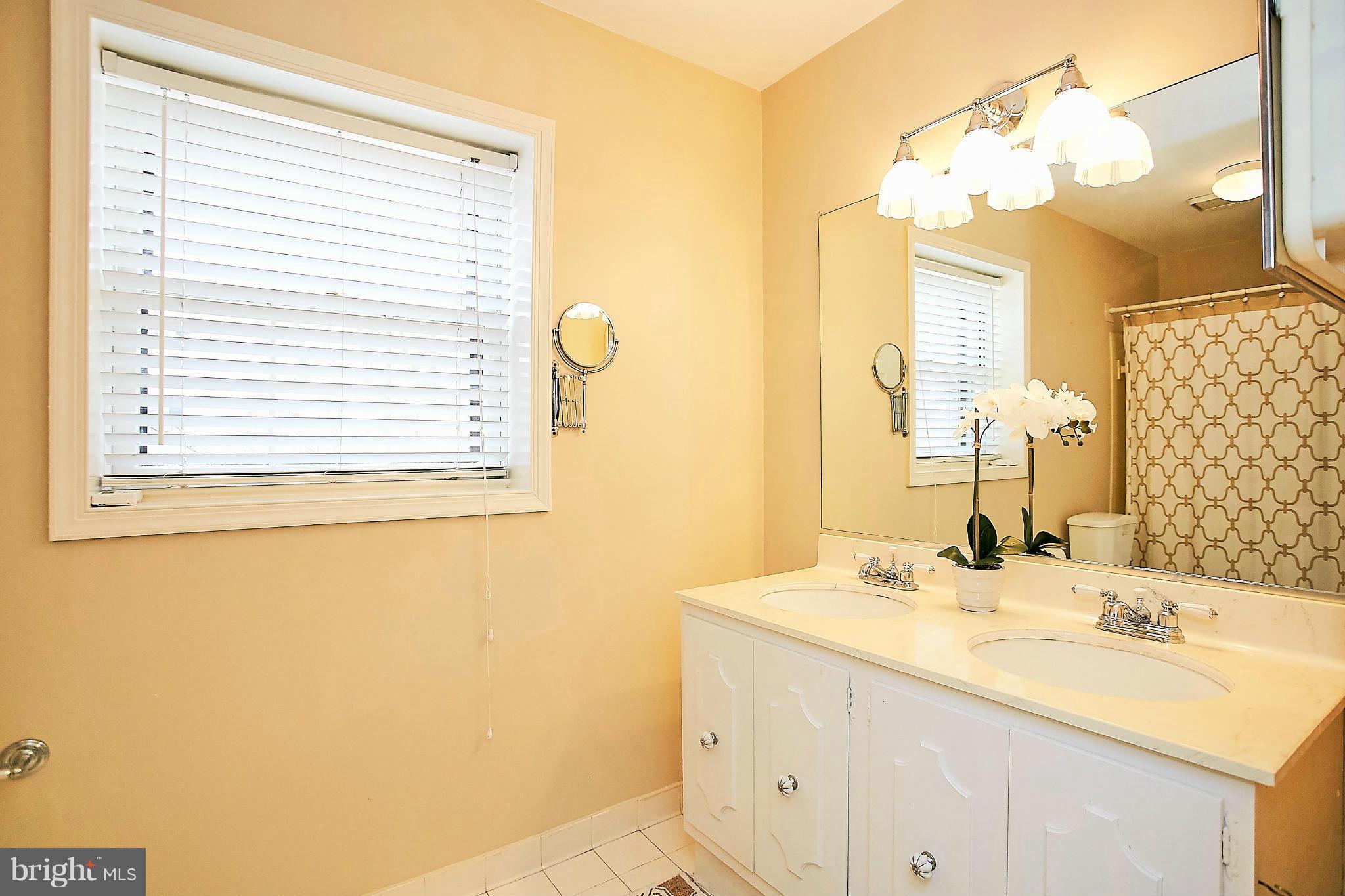 1201 Swinks Mill Road McLean, VA 22102 - Photo 18 of 29 Bath