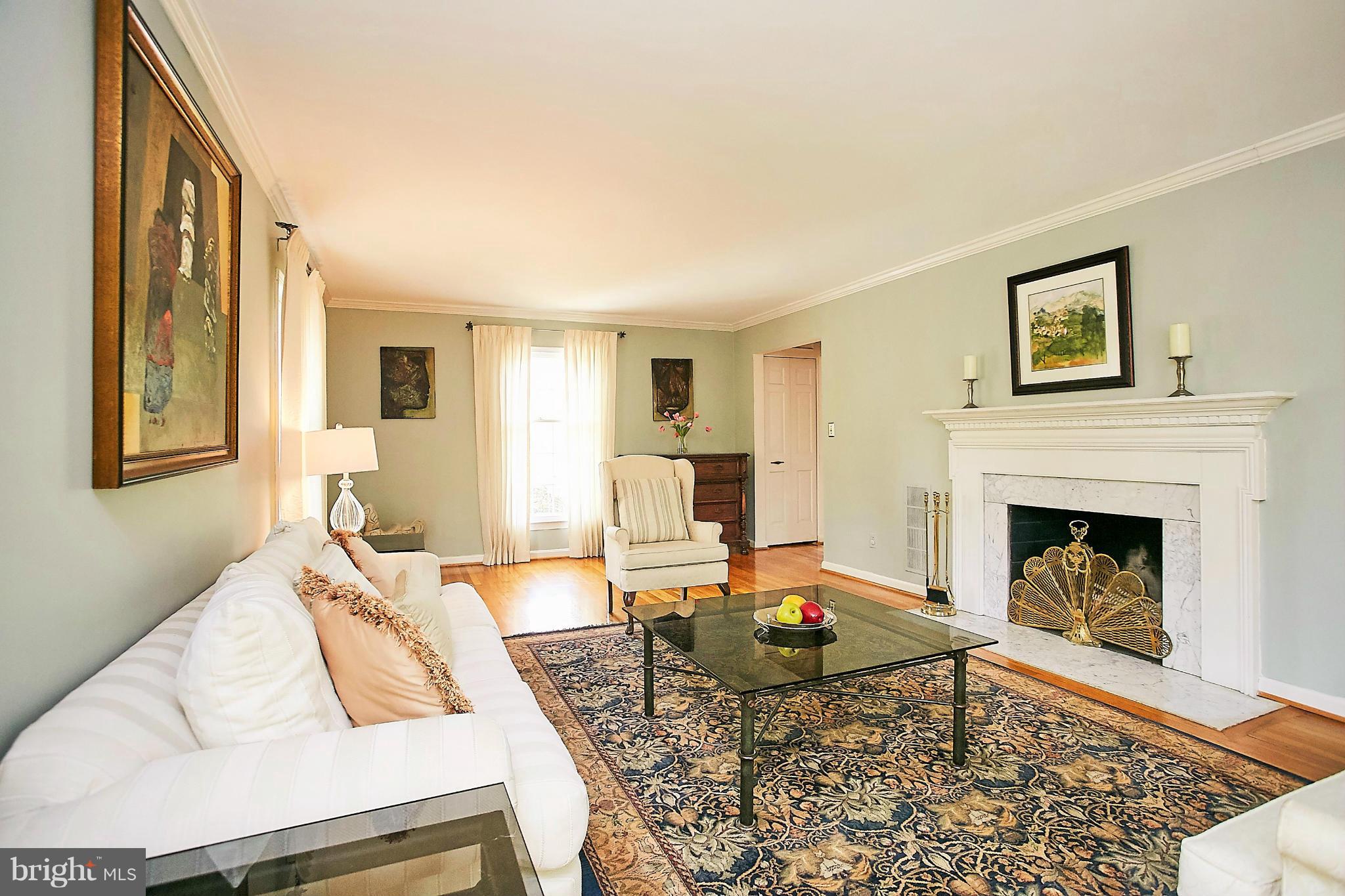1201 Swinks Mill Road McLean, VA 22102 - Photo 5 of 29 Living Room