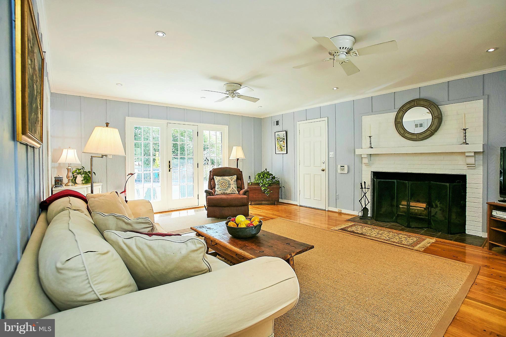 1201 Swinks Mill Road McLean, VA 22102 - Photo 6 of 29 Family Room