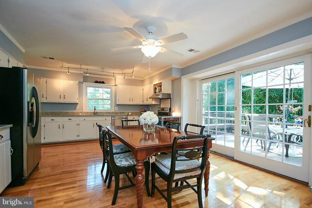1201 Swinks Mill Road McLean, VA 22102 - Photo 7 of 29 Kitchen