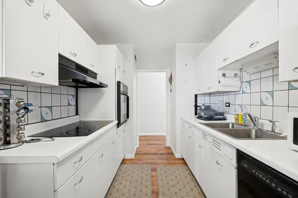 $209,999 | 6301 North Sheridan Road, Unit 14E, Chicago, IL 60660