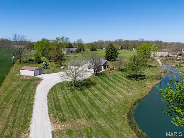 $379,000 | 5919 Rachel Drive, Waterloo, IL 62298