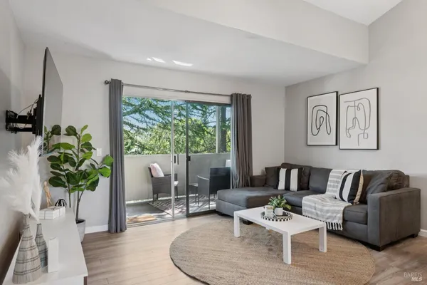 $389,000 | 1453 Neotomas Avenue, Unit 304, Santa Rosa, CA 95405