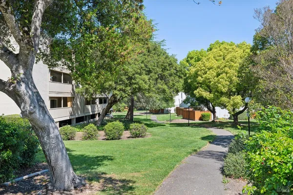 $399,000 | 1453 Neotomas Avenue, Unit 304, Santa Rosa, CA 95405