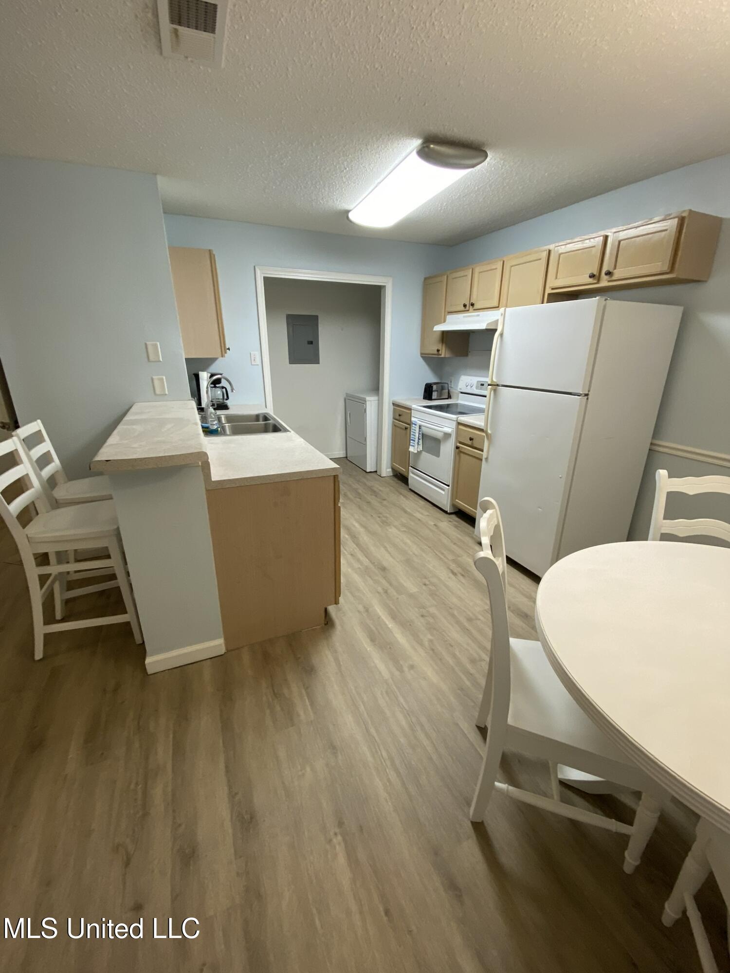 5080 Gautier Vancleave Road, Unit B11 Gautier, MS 39553 - Photo 5 of 15 IMG_4535