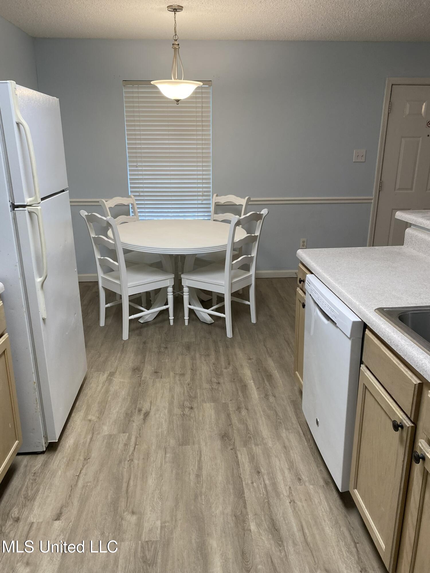 5080 Gautier Vancleave Road, Unit B11 Gautier, MS 39553 - Photo 6 of 15 IMG_4536