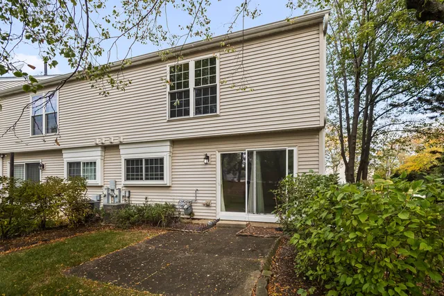 $287,000 | 295 Chrisman Drive, Streamwood, IL 60107