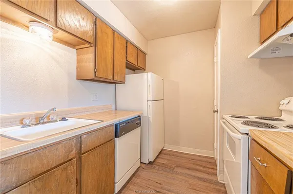 $850 | 904 University Oaks Boulevard, Unit 9, College Station, TX 77840
