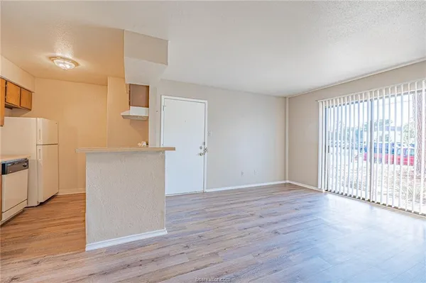 $850 | 904 University Oaks Boulevard, Unit 9, College Station, TX 77840