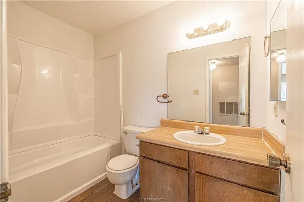 $850 | 904 University Oaks Boulevard, Unit 9, College Station, TX 77840