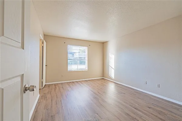 $850 | 904 University Oaks Boulevard, Unit 9, College Station, TX 77840