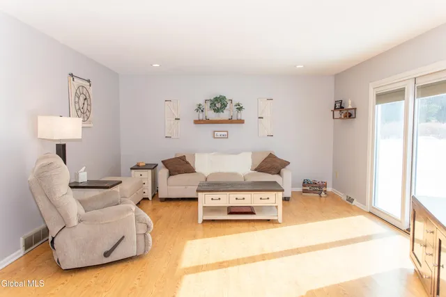 $419,900 | 307 Debbie Drive, Rotterdam, NY 12306