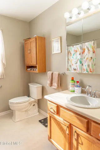 $419,900 | 307 Debbie Drive, Rotterdam, NY 12306