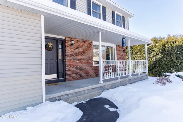 $419,900 | 307 Debbie Drive, Rotterdam, NY 12306