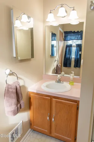 $419,900 | 307 Debbie Drive, Rotterdam, NY 12306