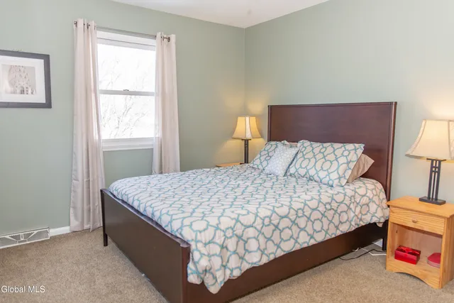 $419,900 | 307 Debbie Drive, Rotterdam, NY 12306