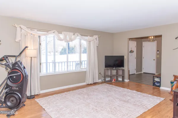 $425,000 | 307 Debbie Drive, Rotterdam, NY 12306