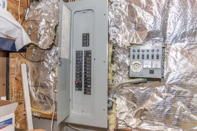 $419,900 | 307 Debbie Drive, Rotterdam, NY 12306