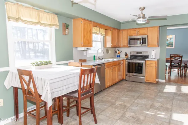 $425,000 | 307 Debbie Drive, Rotterdam, NY 12306