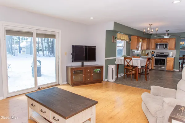 $425,000 | 307 Debbie Drive, Rotterdam, NY 12306
