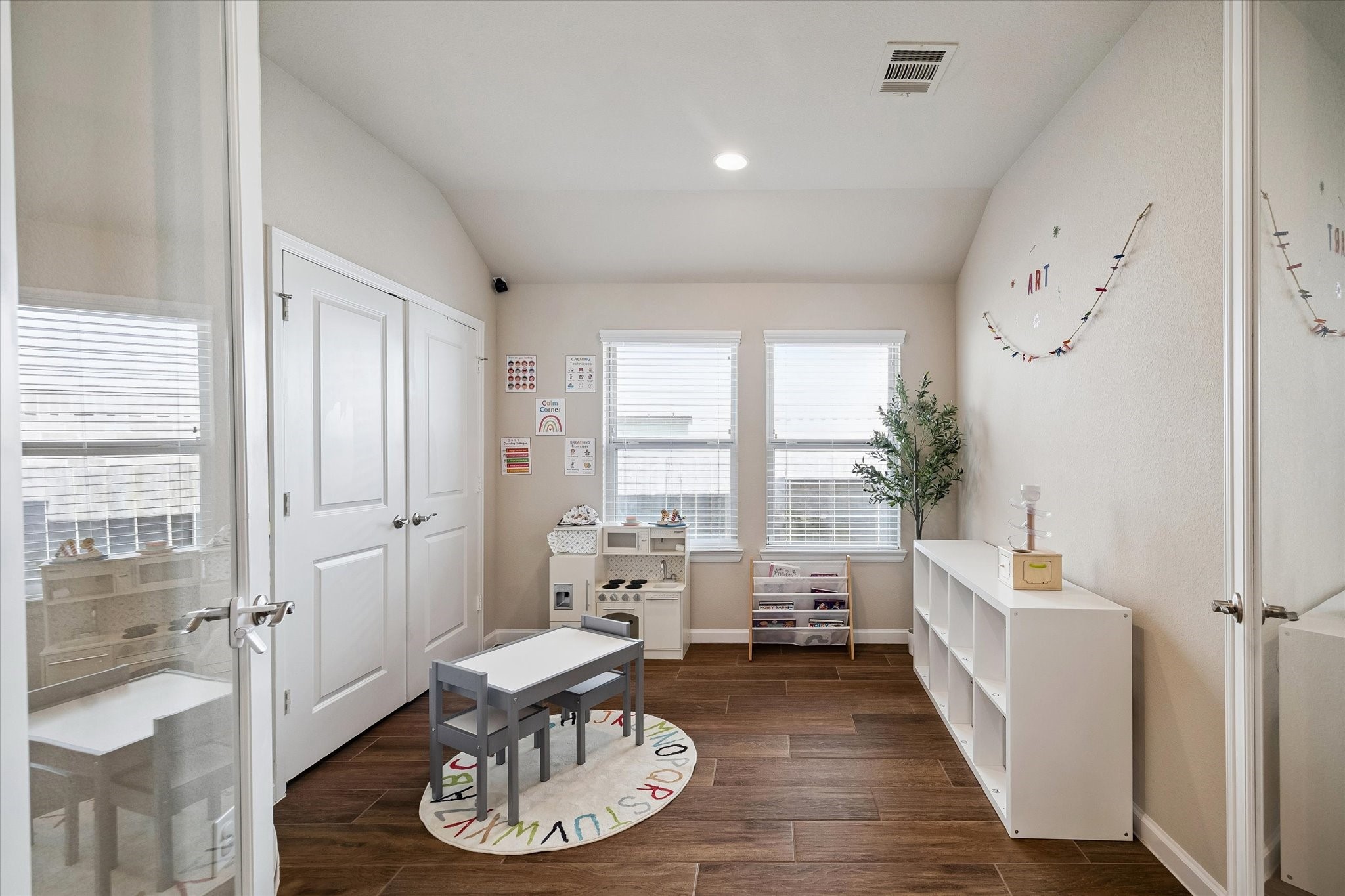388 Rise Lane Montgomery, TX 77316 - Photo 8 of 37