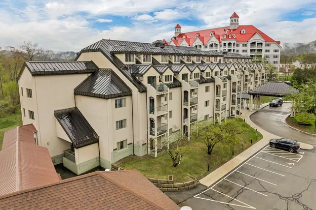 $315,000 | 48 Cooper Memorial Drive, Unit 112, Lincoln, NH 03251