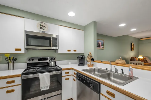 $315,000 | 48 Cooper Memorial Drive, Unit 112, Lincoln, NH 03251