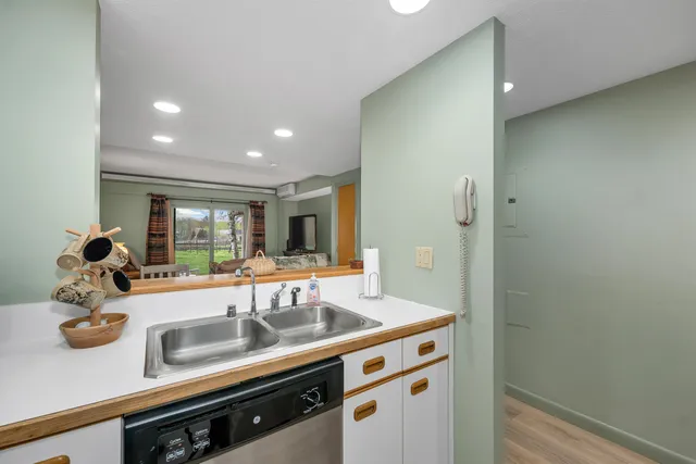 $315,000 | 48 Cooper Memorial Drive, Unit 112, Lincoln, NH 03251