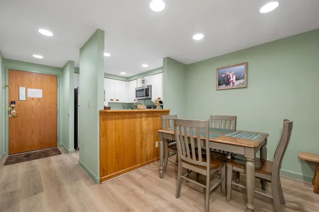 $315,000 | 48 Cooper Memorial Drive, Unit 112, Lincoln, NH 03251