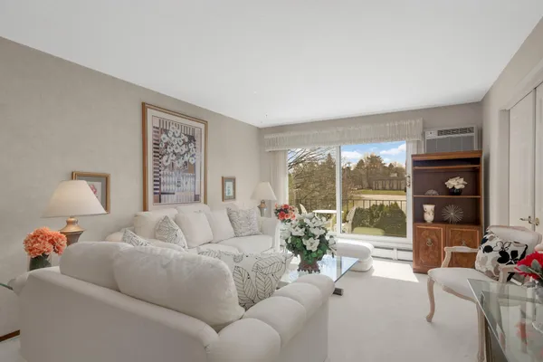 $124,900 | 179 Little Canada Road East, Unit 327, Little Canada, MN 55117