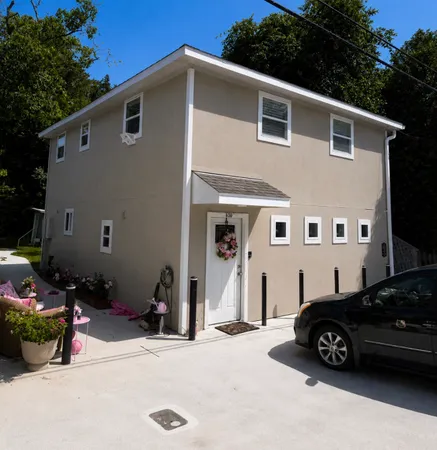 $1,250 | 602 Miles Drive, Bacliff, TX 77518
