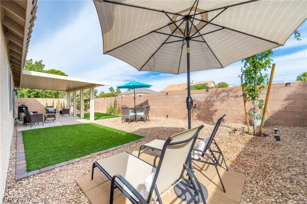 $695,000 | 686 Pansy Place, Henderson, NV 89052