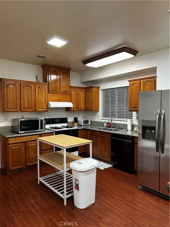 $5,990 | 300 Lampman Way, Placentia, CA 92870