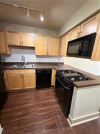 $1,045 | 600 East 8th Street, Unit 8S, Kansas City, MO 64106