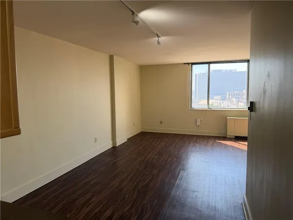$1,045 | 600 East 8th Street, Unit 8S, Kansas City, MO 64106