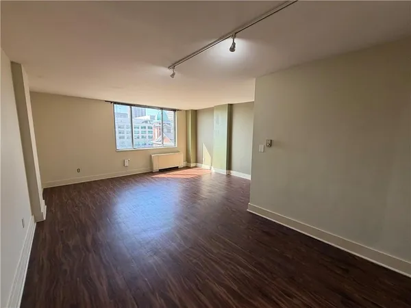 $1,045 | 600 East 8th Street, Unit 8S, Kansas City, MO 64106