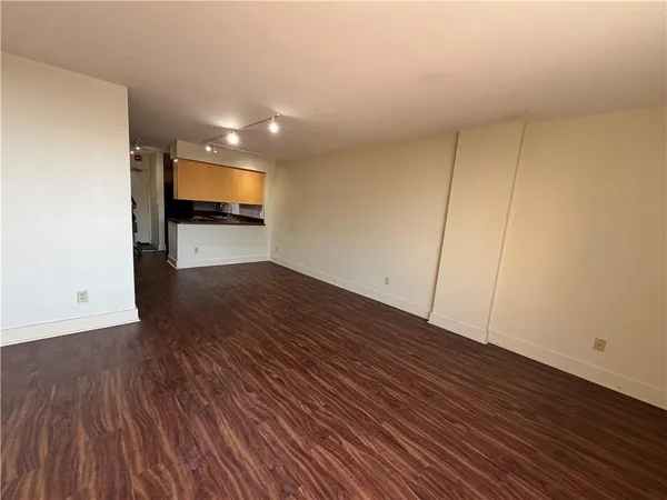 $1,045 | 600 East 8th Street, Unit 8S, Kansas City, MO 64106